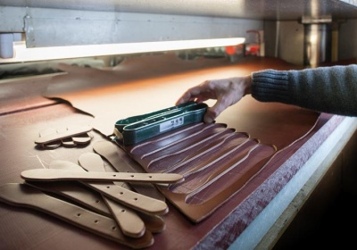 Cutting different tipes of leather